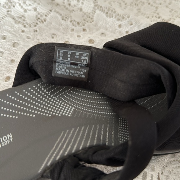 Cloudsteppers by Clarks Size 9 Black - Picture 6 of 6